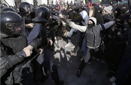 Xung đột bùng phát bên ngoài nhà Quốc hội Ukraine